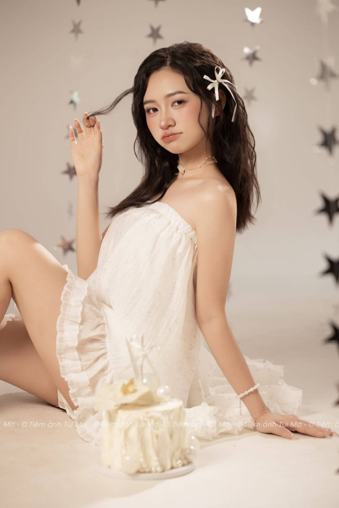 WHITE BIRTHDAY 11