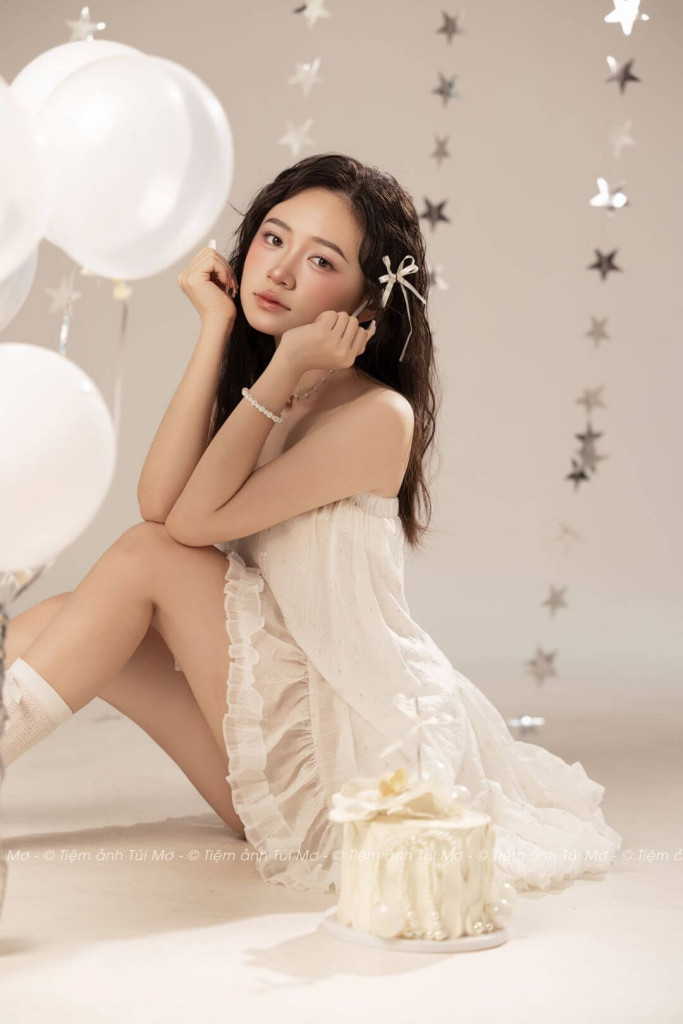 WHITE BIRTHDAY 12
