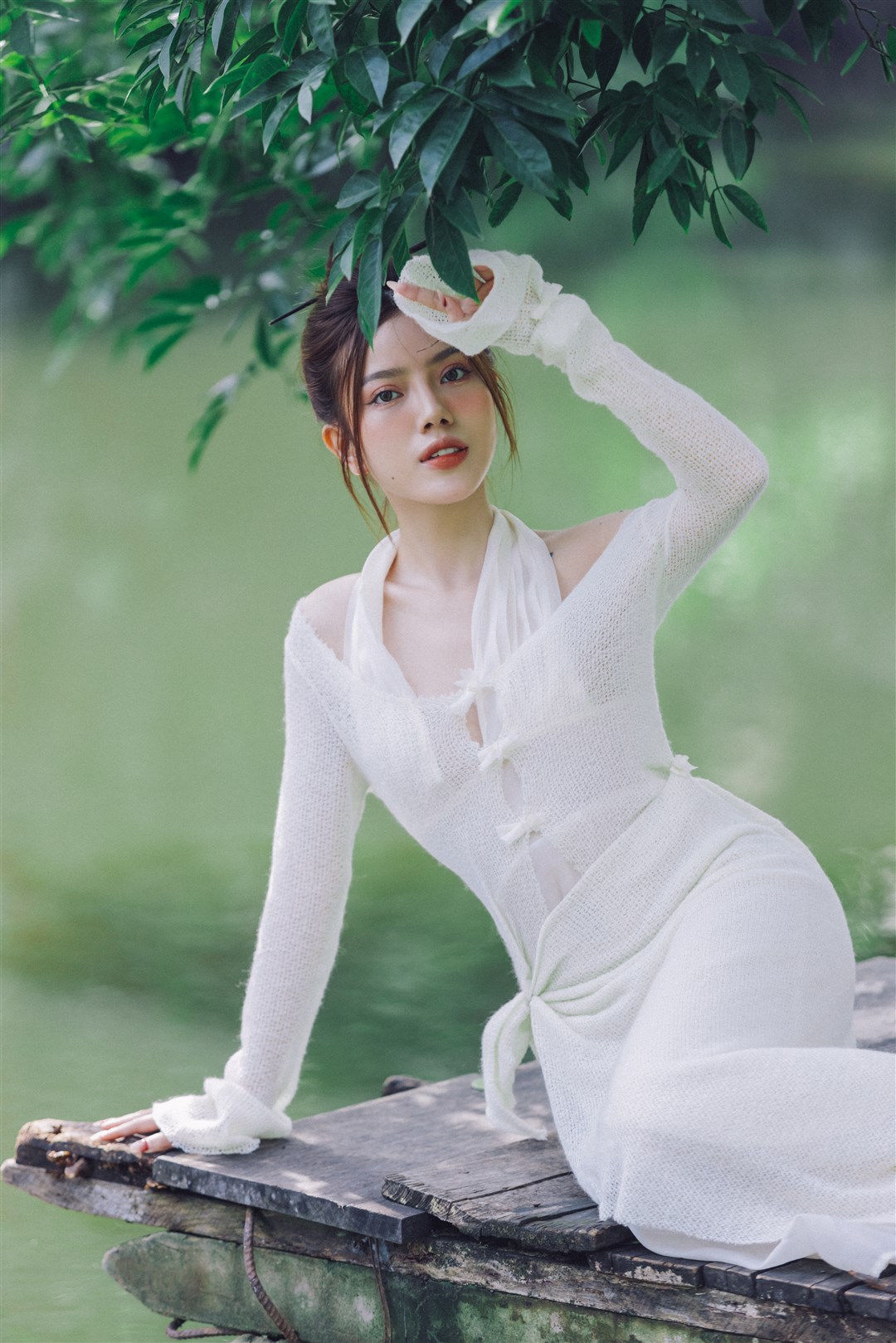 THIẾU NỮ BÊN HỒ 11