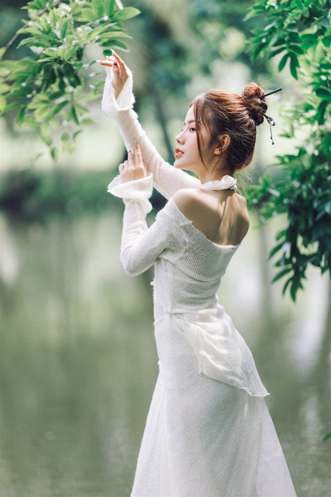 THIẾU NỮ BÊN HỒ 6